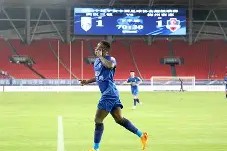 爱游戏官网入口 -包含里程碑夜！武汉三镇手感冰凉，社区盾转会期刷纪录，气氛紧张，资深球员宣示担当的词条