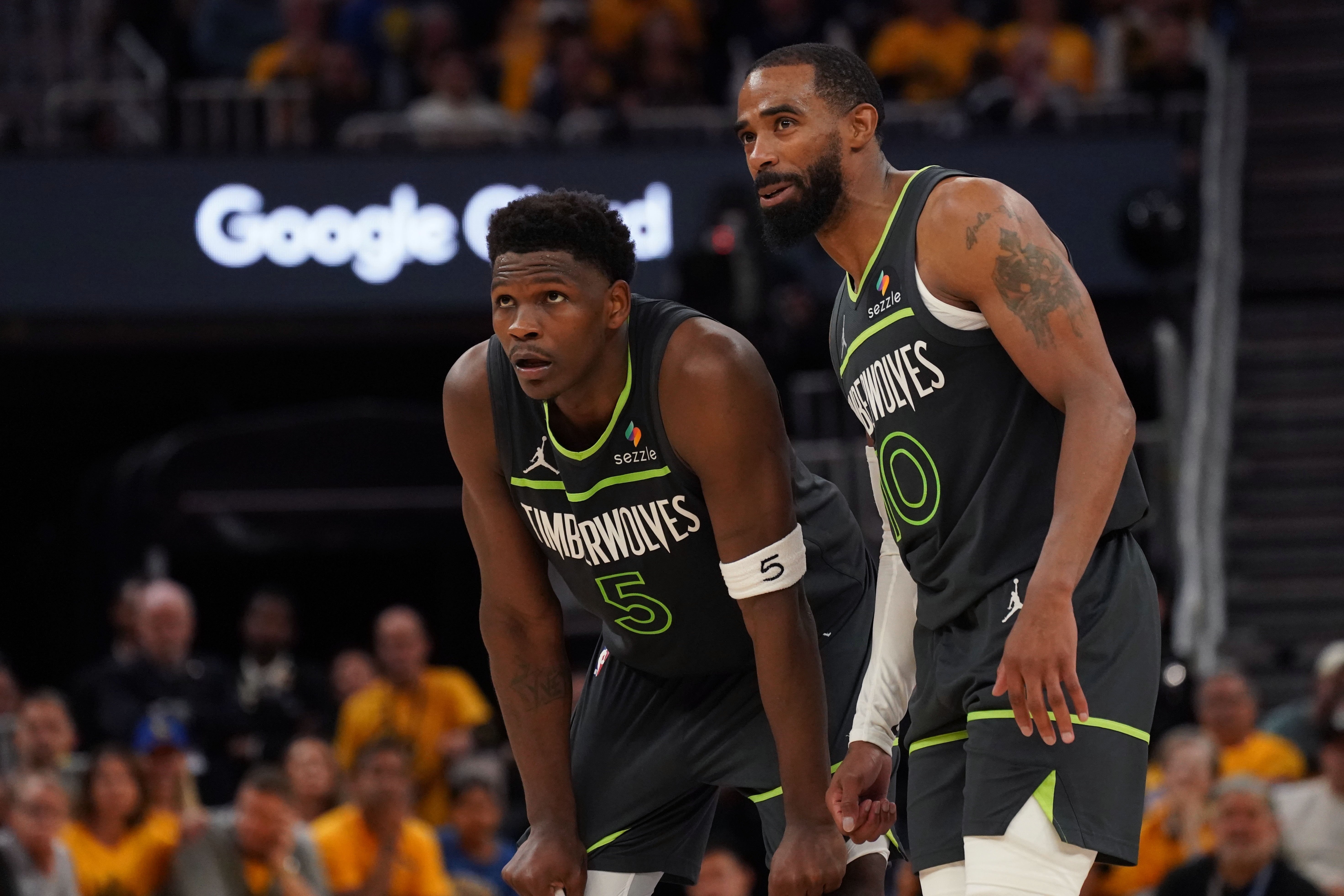 密尔沃基雄鹿内部会议纪要流出：关键时刻止住颓势，NBA季后赛使命明确，数据趋势出现新变化(密尔沃基雄鹿vs金州勇士)