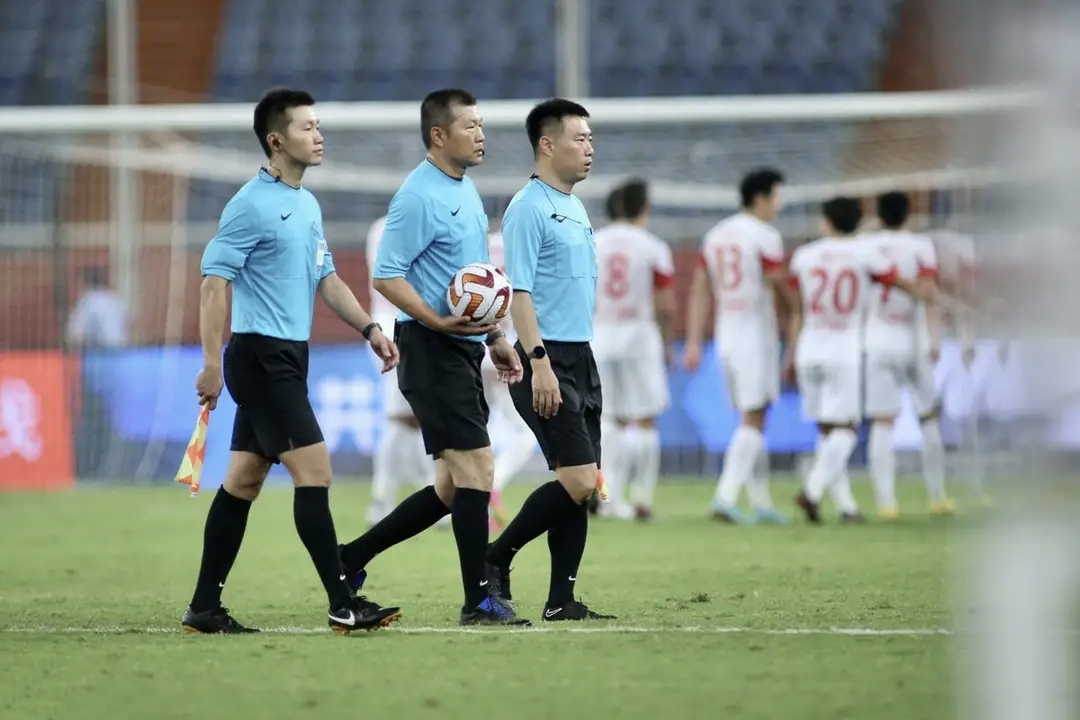 包含赛后巴黎圣日耳曼调整名单以备中超凯恩连续十场比赛得分超过连败，网友：转折点费城76人外线爆发的词条